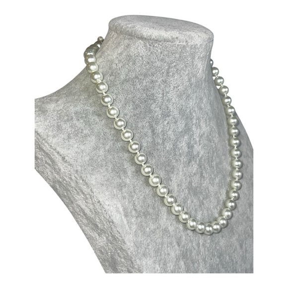 Glass Beaded Faux Pearl Necklace With Fish Hook Closure Choker Length 17” - Picture 3 of 5